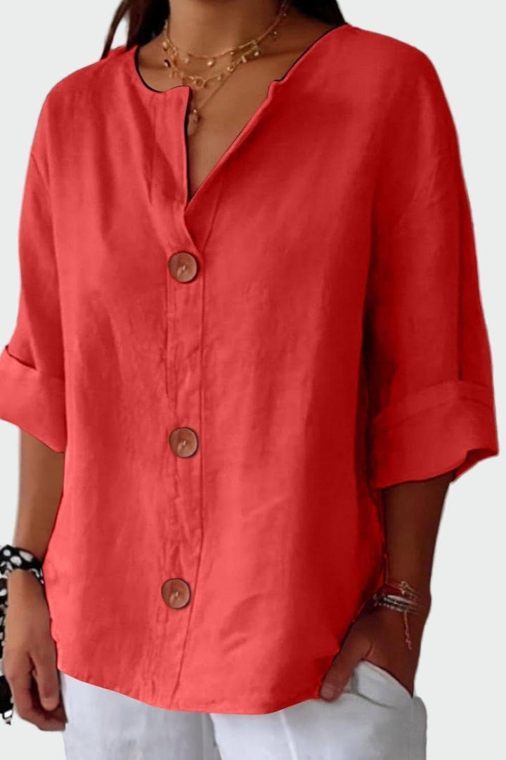 Beige dame knapbluse med løs pasform, ideel som stilfuld sommerbluse. Komfortabel og kortærmet til en afslappet hverdag.