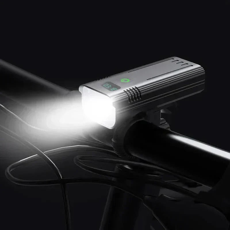 Sikkerhedscykellygte med 5000 lumen LED for en tryg og oplyst natkørsel. Perfekt til seriøs cykling.