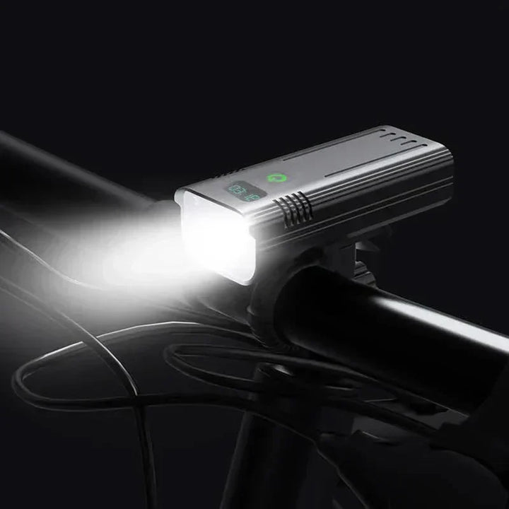 Sikkerhedscykellygte med 5000 lumen LED for en tryg og oplyst natkørsel. Perfekt til seriøs cykling.