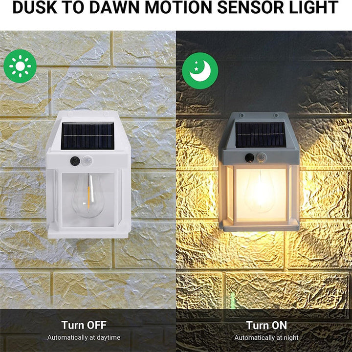 Robust væglampe med solar funktion. Giver kraftfuldt lys og øget sikkerhed i haven.