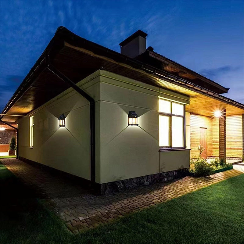 Moderne udendørs LED lampe, drevet af solenergi med indbygget bevægelsessensor.