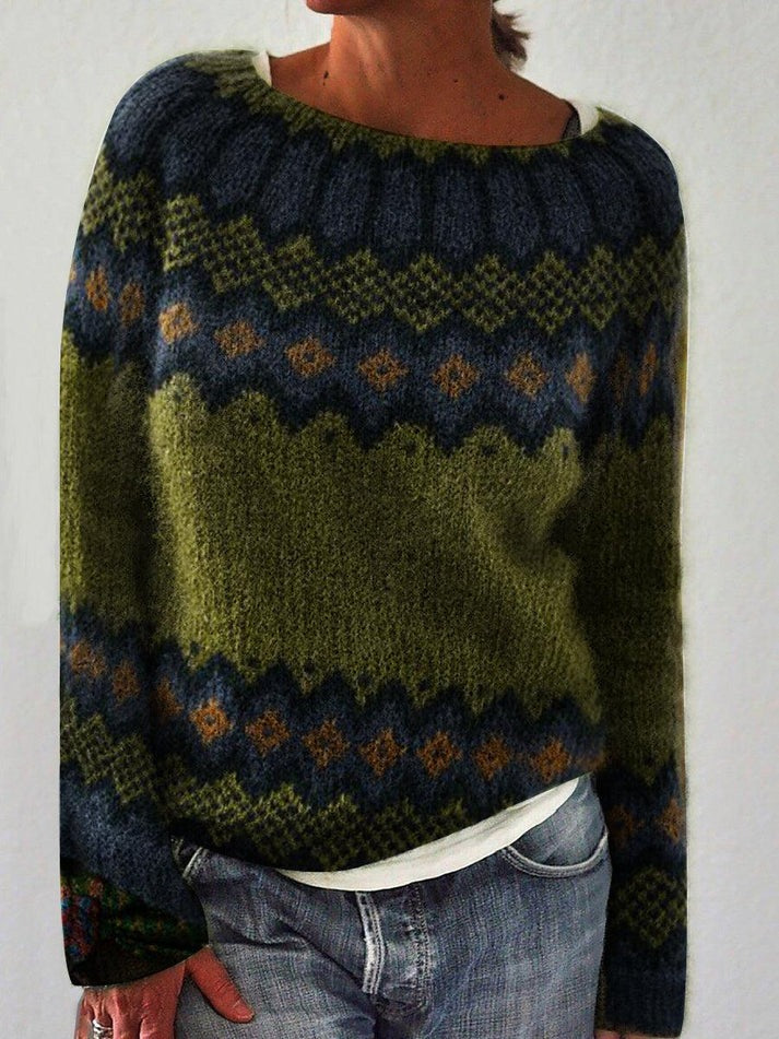 Kvinde islandsk trøje med geometrisk mønster, rund hals. Stilfuld, varm sweater til vinter og efterår.