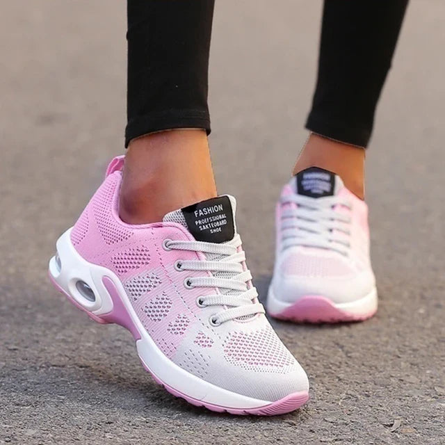 Åndbare letvægts sneakers til kvinder. Ideelle ortopædiske sportssko for lange gåture og aktiv hverdag.