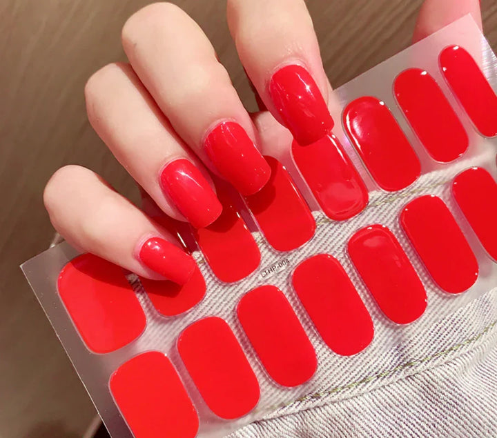 Holdbare QuickGlam gel-neglestickers der holder din hjemme-manicure flot i lang tid.