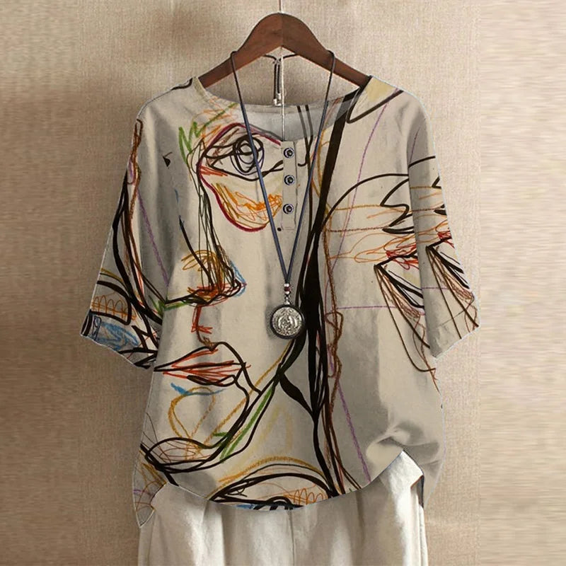 Tidløs retro blomsterbluse til kvinder. Afslappet pasform. Elegant damemode til hverdag.