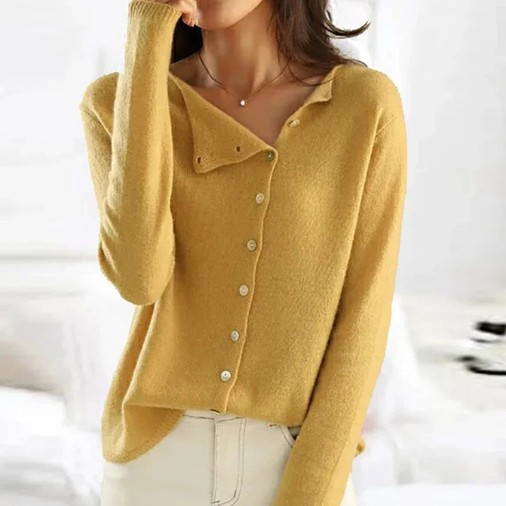 Stilfuld strikcardigan til kvinder. Blød og komfortabel med elegante knapper, ideel til hverdagsmode.