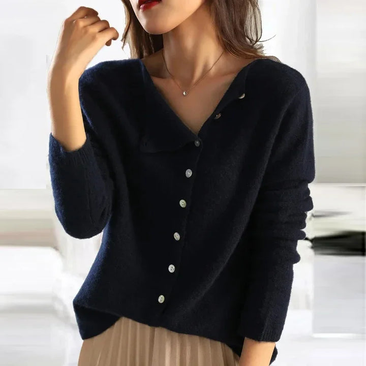 Kvinder elegant strikcardigan med knaplukning. Blød, komfortabel og alsidig til modebevidste kvinder.