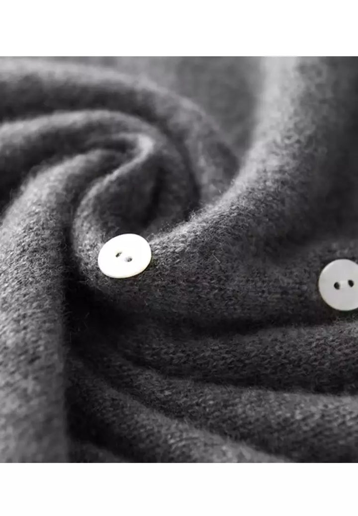 Alsidig strikcardigan til kvinder. Blød og elegant med knapper, perfekt til forår og efterår som jakke.