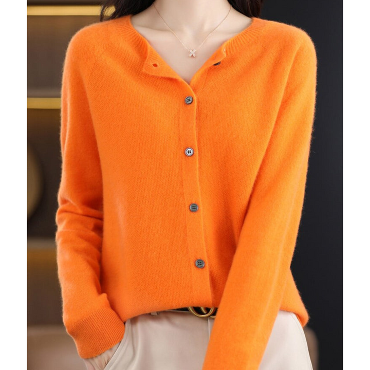 Moderne cardigan til kvinder med rund hals, udtrykker elegance og lethed.
