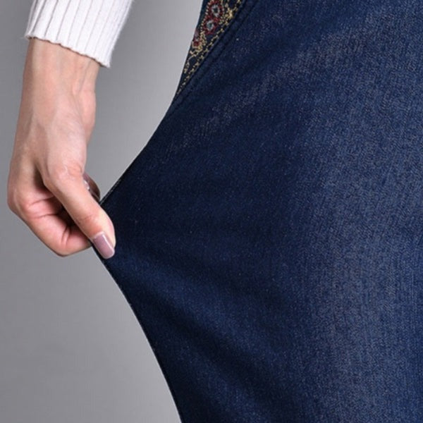 Kvinder jeans med høj talje, brede ben og sidelommer. Viser den afslappede og stilfulde pasform.