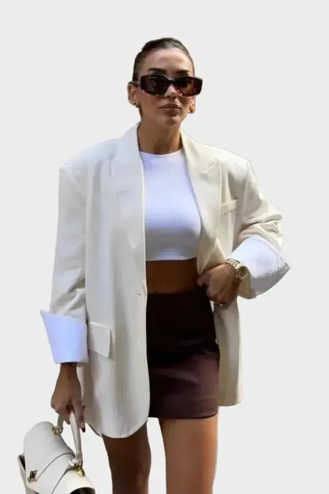 Kvinder klassisk blazer i tidløs stil. Elegant jakke perfekt til kontor og hverdag.