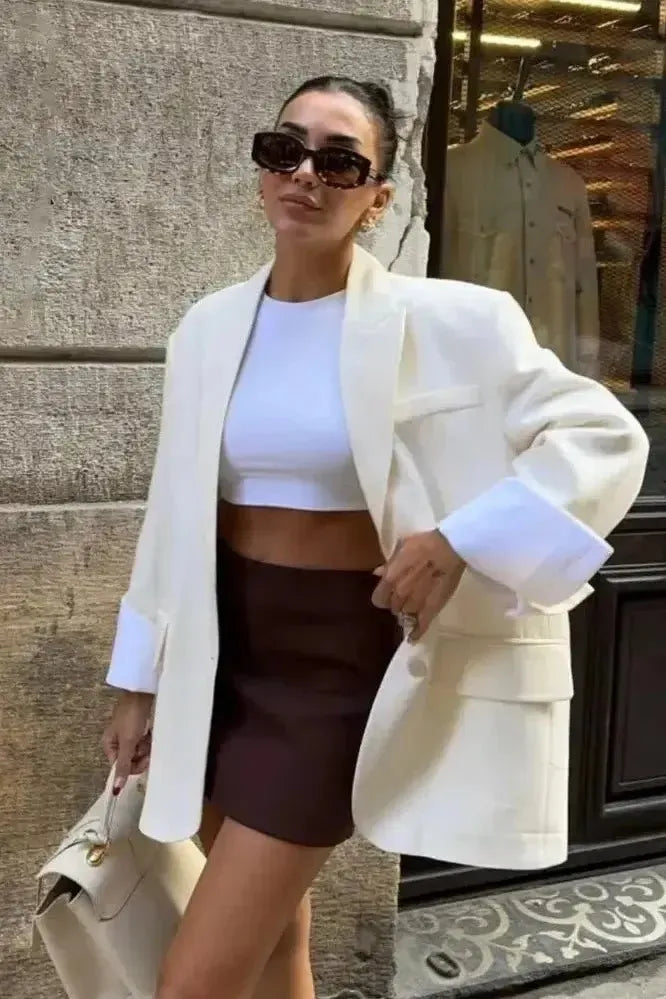Stilfuld kvinder blazer, ideel som kontor tøj. Behagelig og elegant pasform.