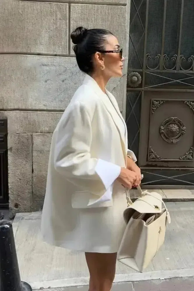 Tidløs kvinder blazer i premium kvalitet. Perfekt til et professionelt business look.