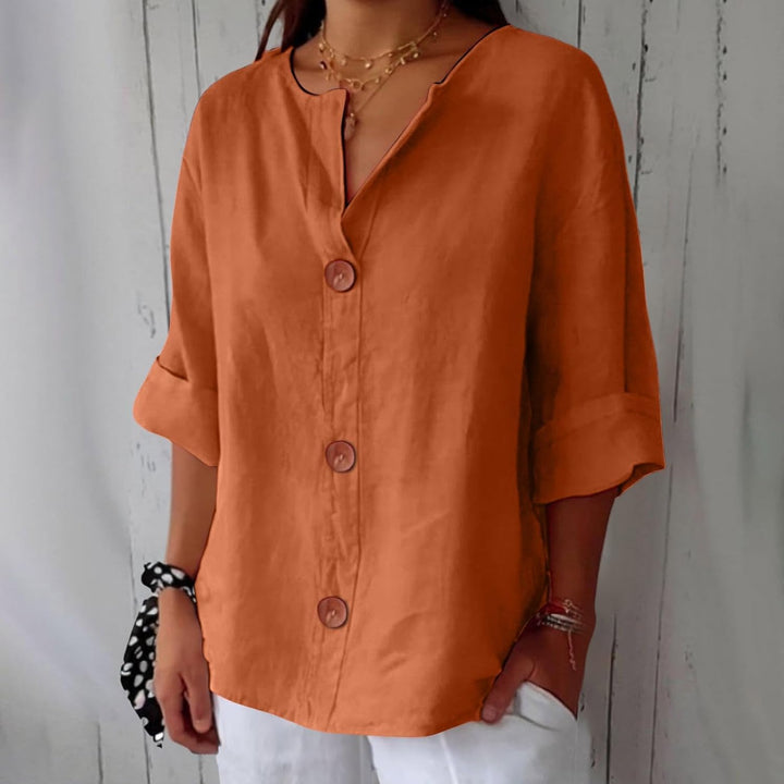 Alsidig kvindebluse med knapper, perfekt til mange outfits; en must-have i modekollektionen.