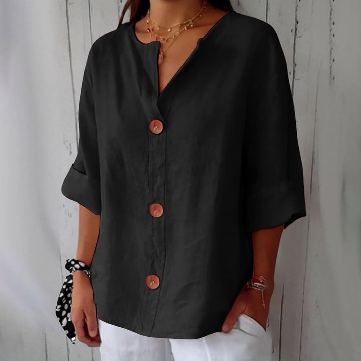 Casual damebluse med knapper, perfekt til både hverdag og en mere elegant anledning.