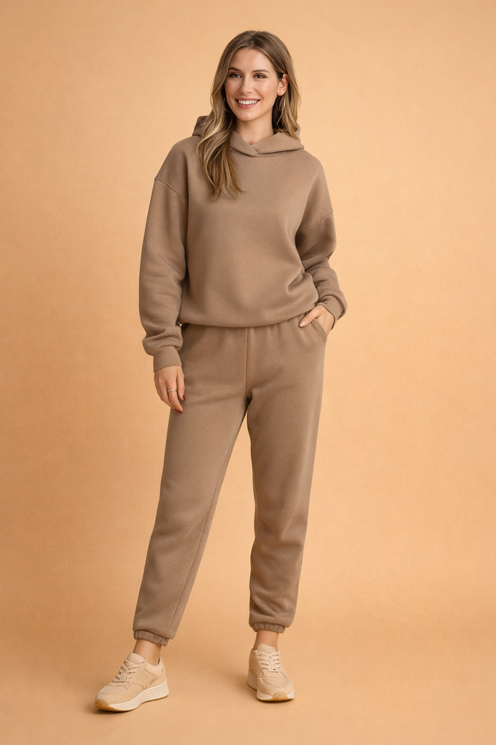Blødt og behageligt fritidstøj sæt for kvinder, med Marlee sweatshirt og matchende bukser.