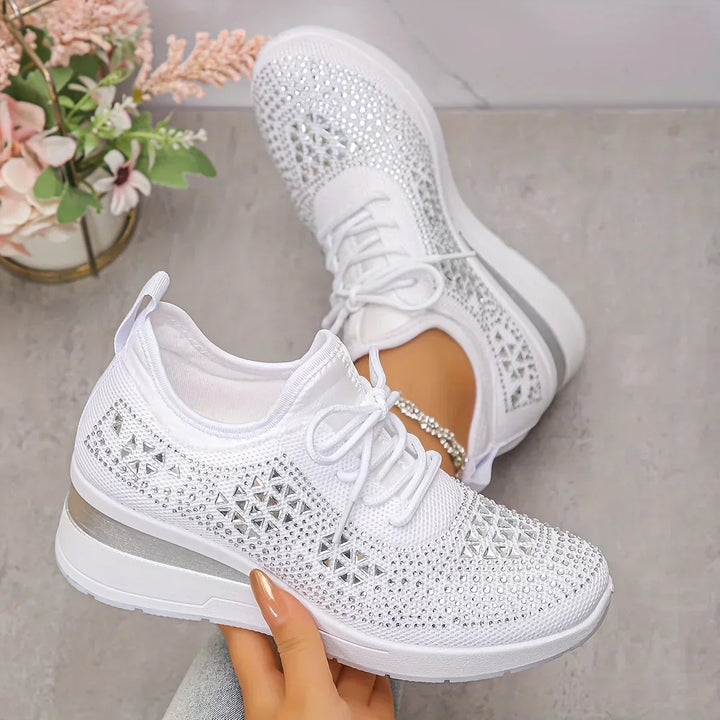 Kvinder ortopædiske sneakers med glitrende rhinsten. Komfortable og stilfulde hverdagssko til friske fødder.