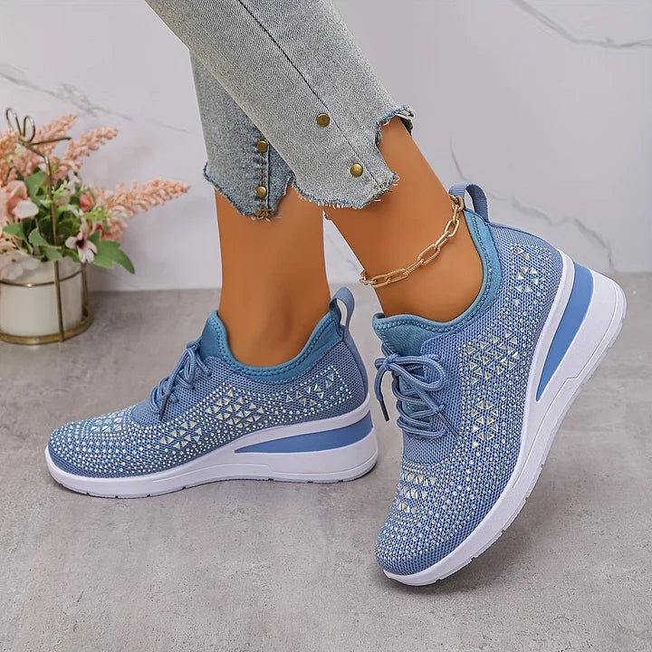 Moderigtige kvinders sneakers med glitrende rhinsten. Ortopædisk komfort, der ikke går på kompromis med stil.