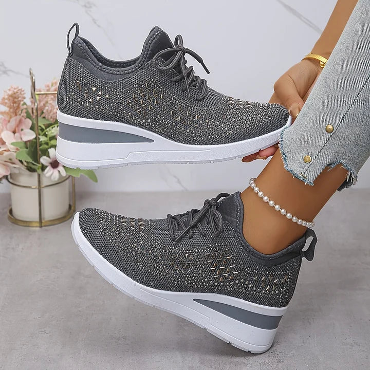 Stilfulde kvinders ortopædiske sneakers med rhinsten og glimmer. Perfekt til komfort og friske fødder.