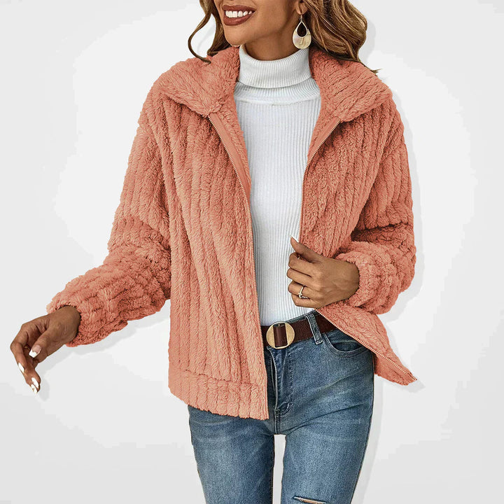 Kaki kvinders stilfulde cardigan. Varm og blød overdel, perfekt til alsidigt efterårs- og vintertøj.