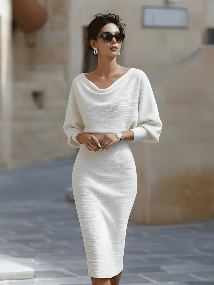 Kvinder's elegant satin midi kjole m. cowl-hals, lange ærmer & bodycon pasform. Ideel til fest/aften.