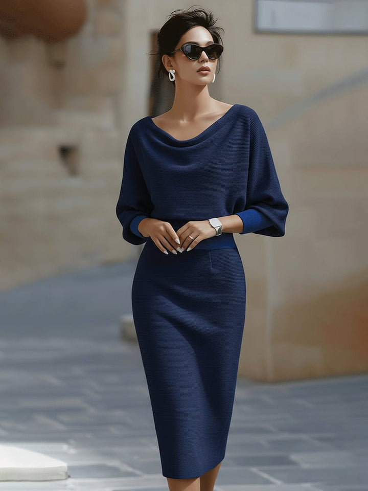 Kvinder's langærmet satin midi kjole med cowl-hals. Elegant og behagelig festkjole.