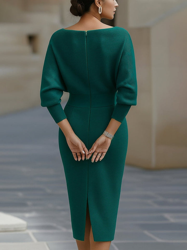 Langærmet satin midi kjole m. cowl-hals til kvinder. Elegant bodycon fest- & aftenkjole til særlige lejligheder.