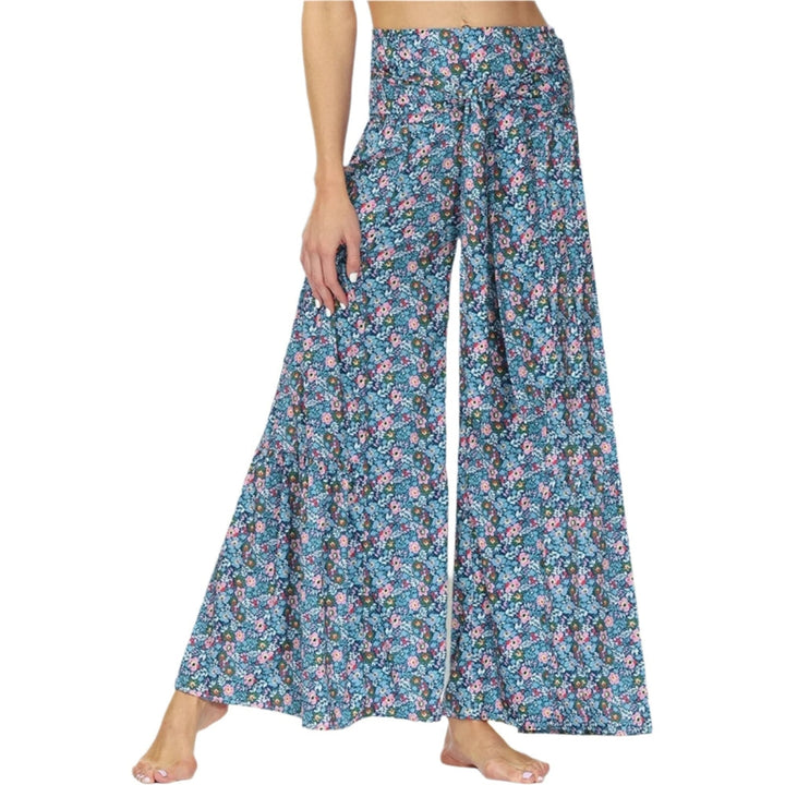 Nancy kvindebukser med blomsterprint, høj talje og vide ben. Komfortable sommerbukser med afslappet boheme pasform.