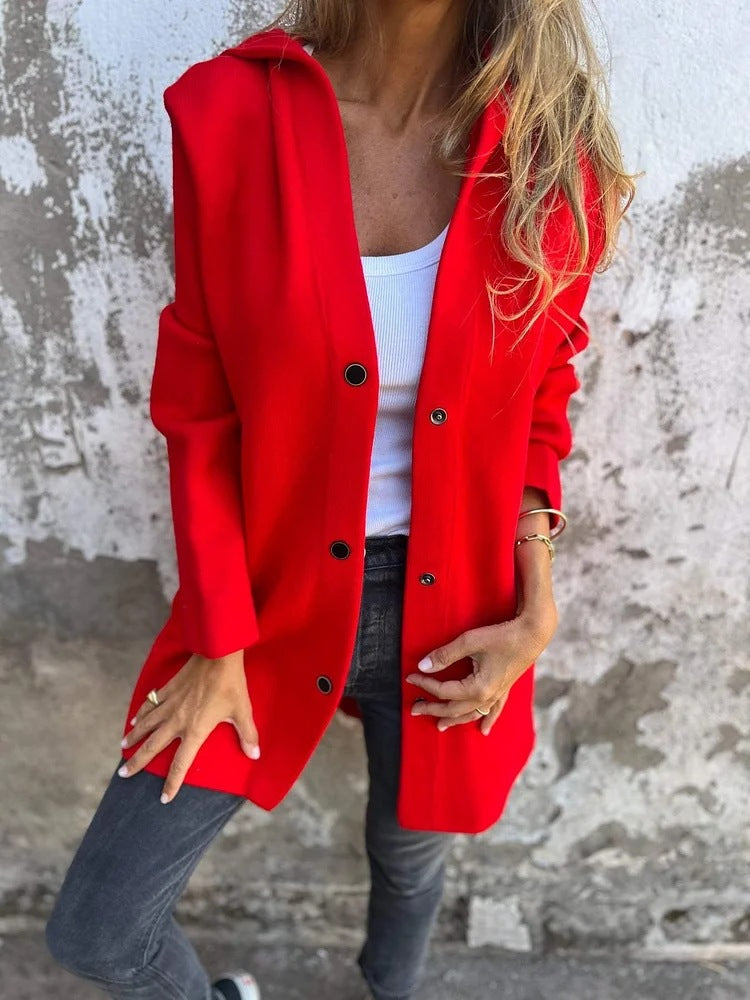 Stilfuld damecardigan med hætte og knapper, perfekt som varmt overtøj.