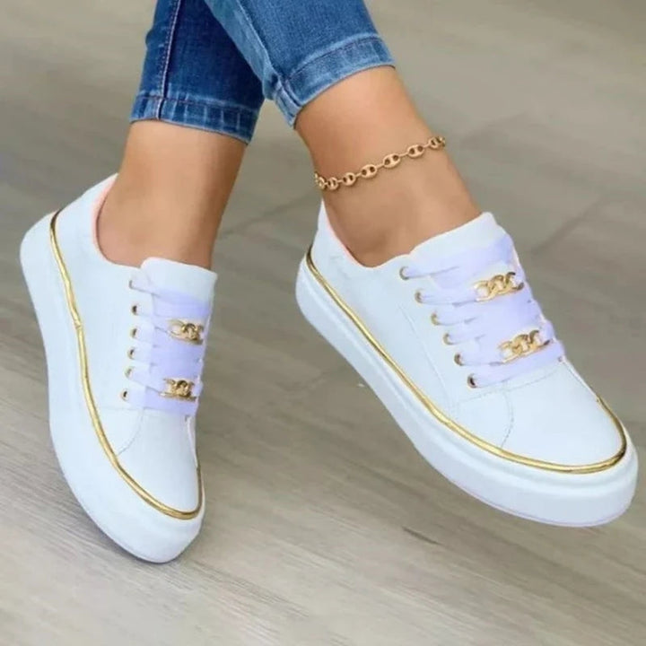 Afslappede snøresko til kvinder med flad sål. Ideelle forår/sommer sneakers med rund tå for komfortabel stil.