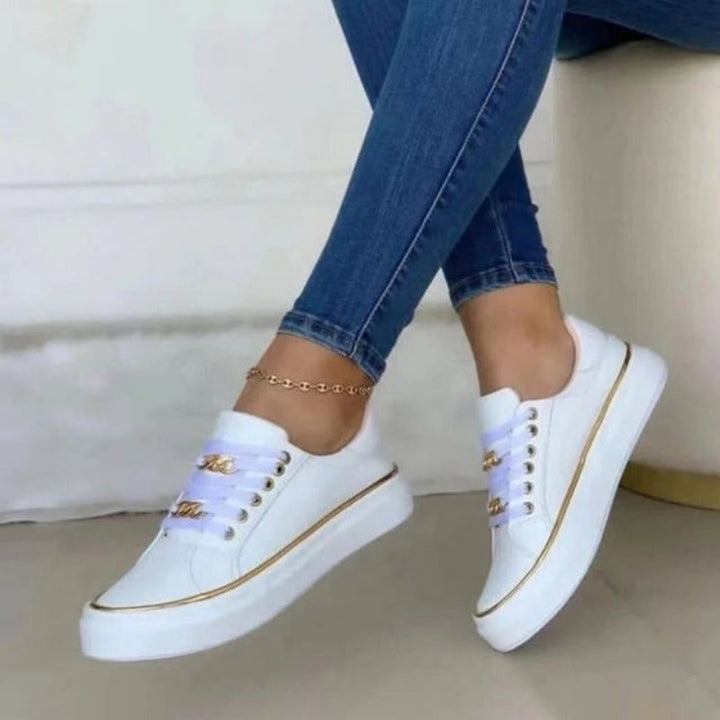 Trendy kvinders sneakers med snørebånd, flad sål & rund tå. Komfortable og justerbare for daglig brug.