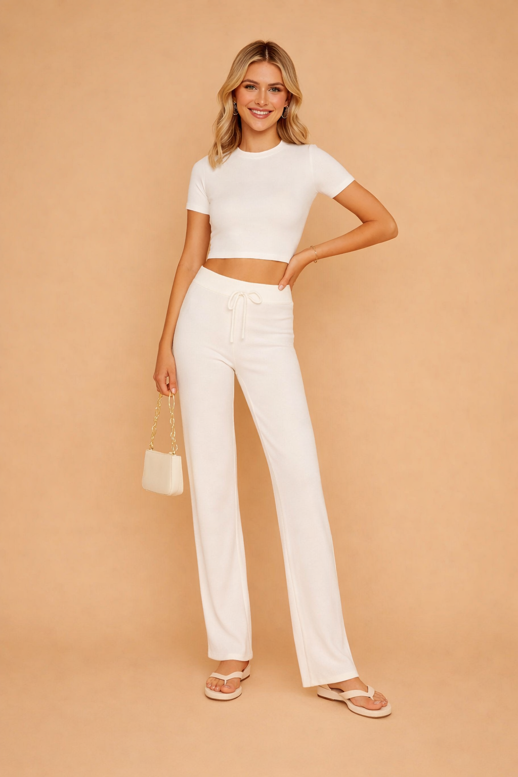 Todelt leisure sæt til kvinder med trendy crop top og højtaljede bukser, perfekt til fritid og afslapning.