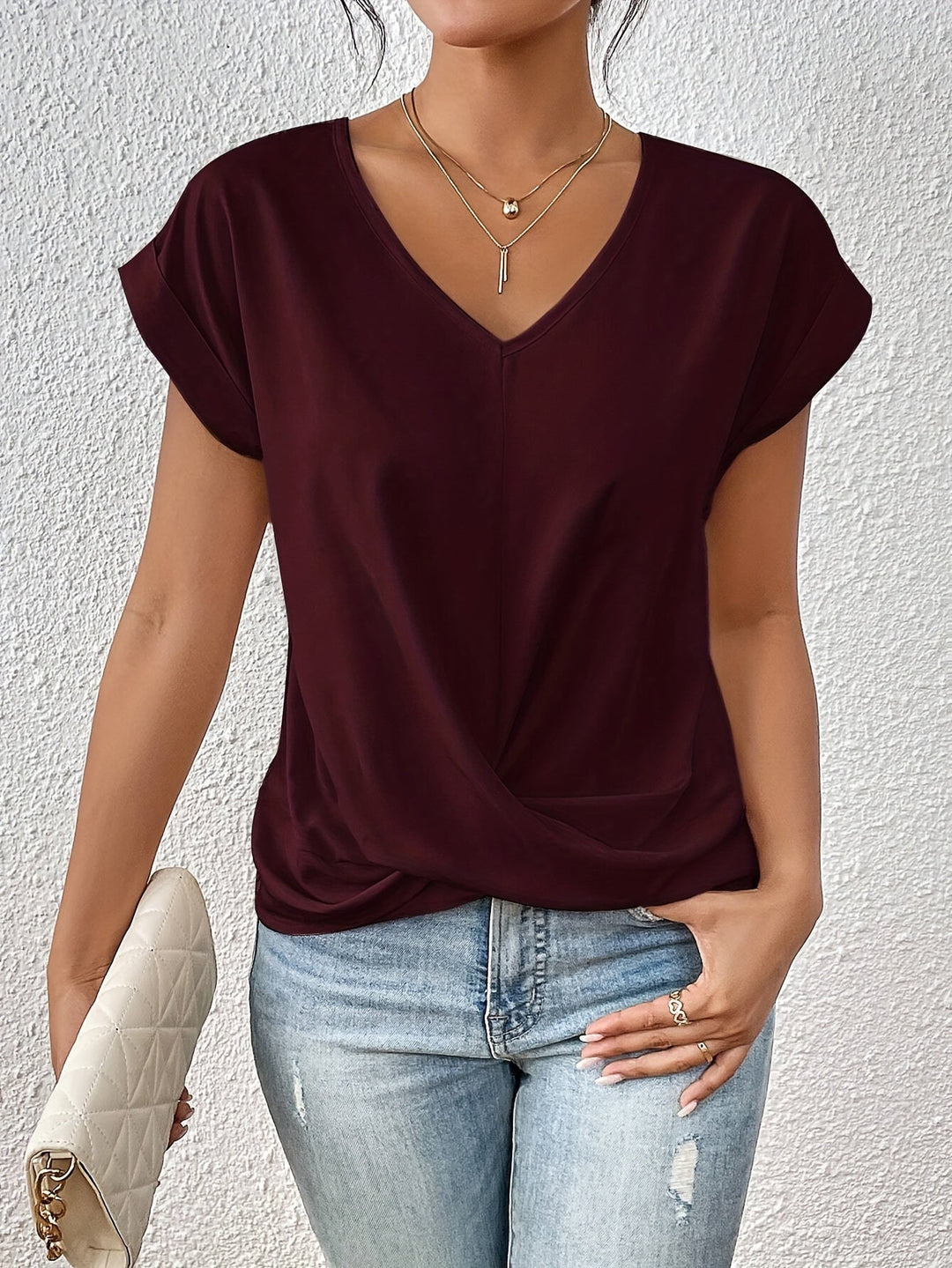 Moderne fashion v-hals top til kvinder med trendy knudedetalje, der løfter ethvert look.