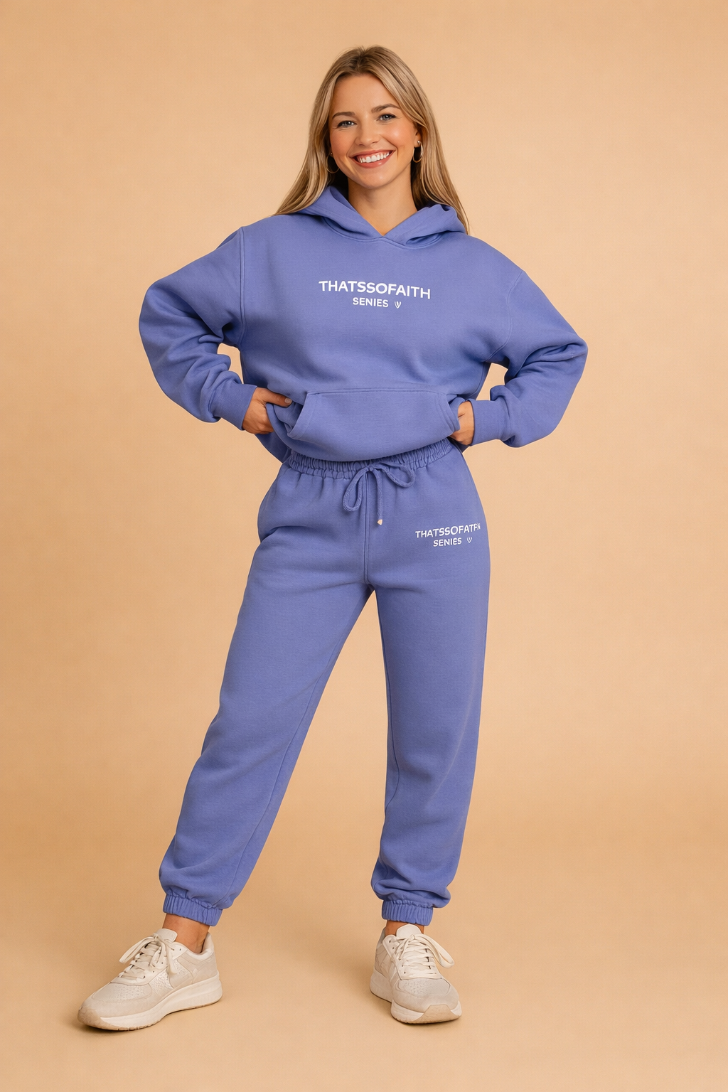 Mørkegrønt kvinders loungewear sæt. Komfortabel sweatshirt og bukser i moderne, afslappet stil.