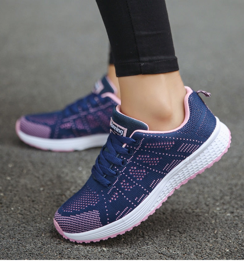 Alsidige letvægts sneakers til kvinder; perfekte til fritid og hverdagsbrug. Moderne damesko.