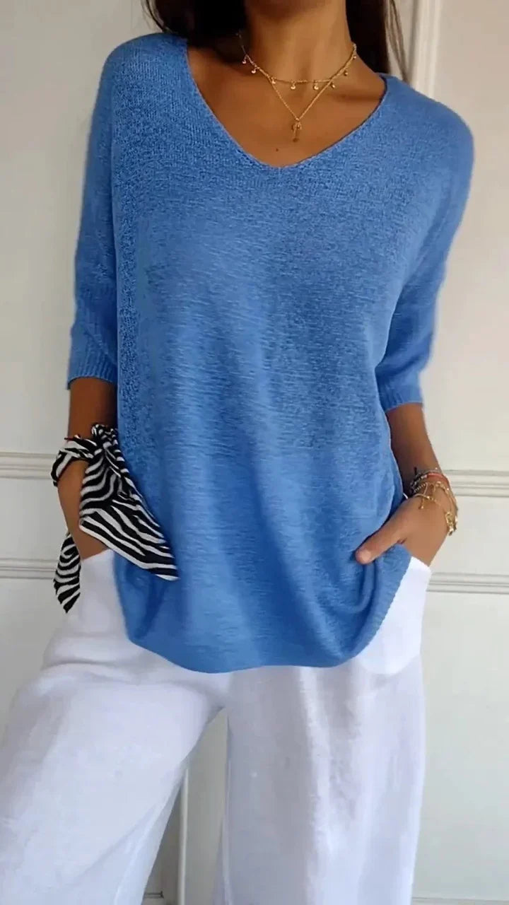 Stilfuld monokrom V-hals bluse i strik, alsidig overdel til kvinder, ideel til sommer.