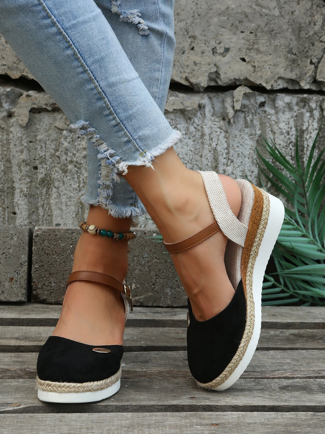 Sorte kvinders espadrille sandaler med åndbart design, perfekt komfort og stilfuldt sommerfodtøj.