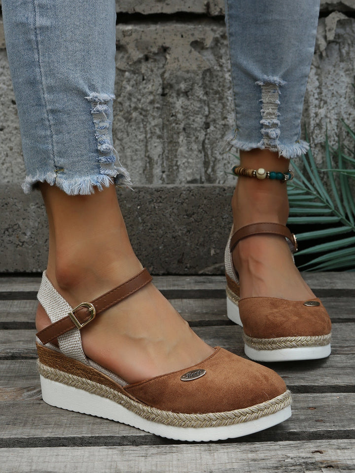 Komfortable og stilfulde kvinders ortopædiske espadriller i brun, ideelle til sommerdage.