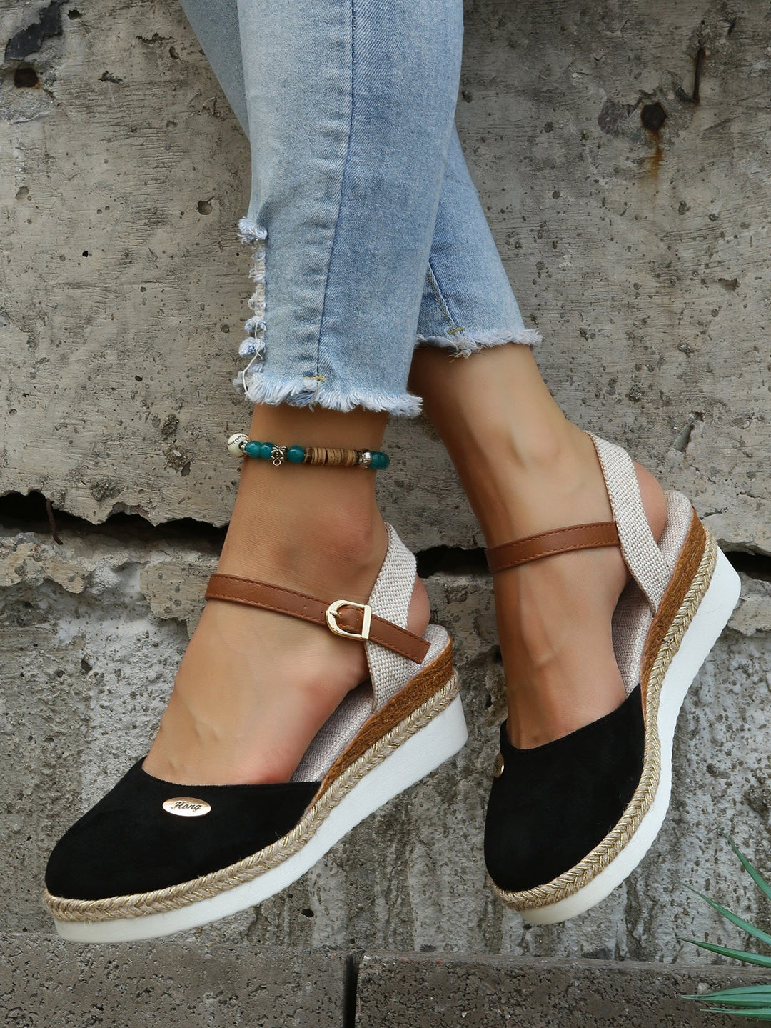Vævede ortopædiske espadriller til kvinder i sort, med let og åndbart design for maksimal sommerkomfort.