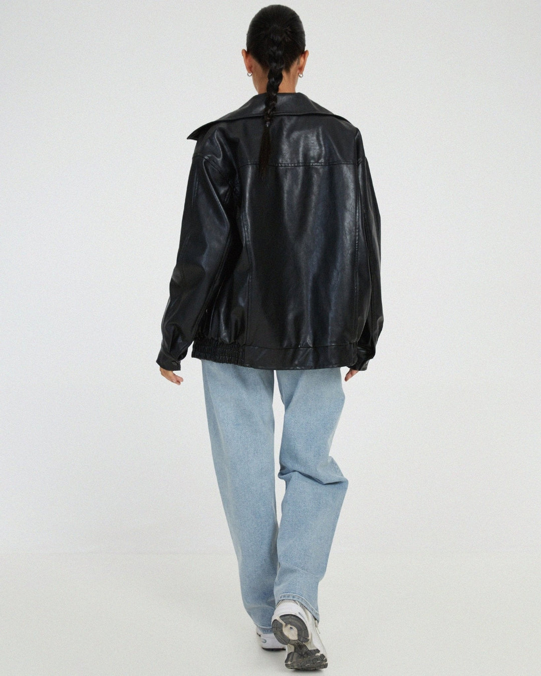 Komfortabel oversize jakke til kvinder. Moderne, elegant og afslappet stil for enhver anledning.