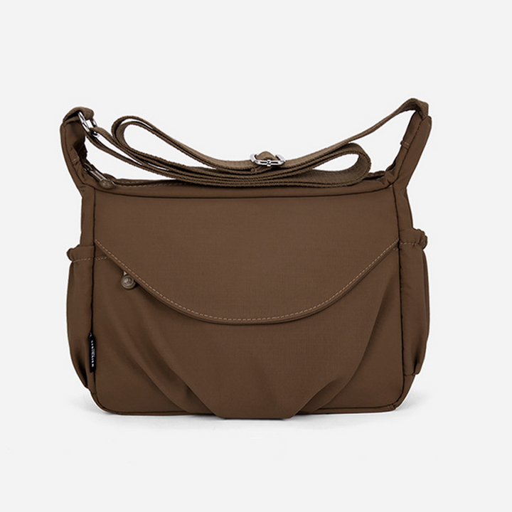 Moderigtig crossbody skuldertaske med et rent og sofistikeret look.