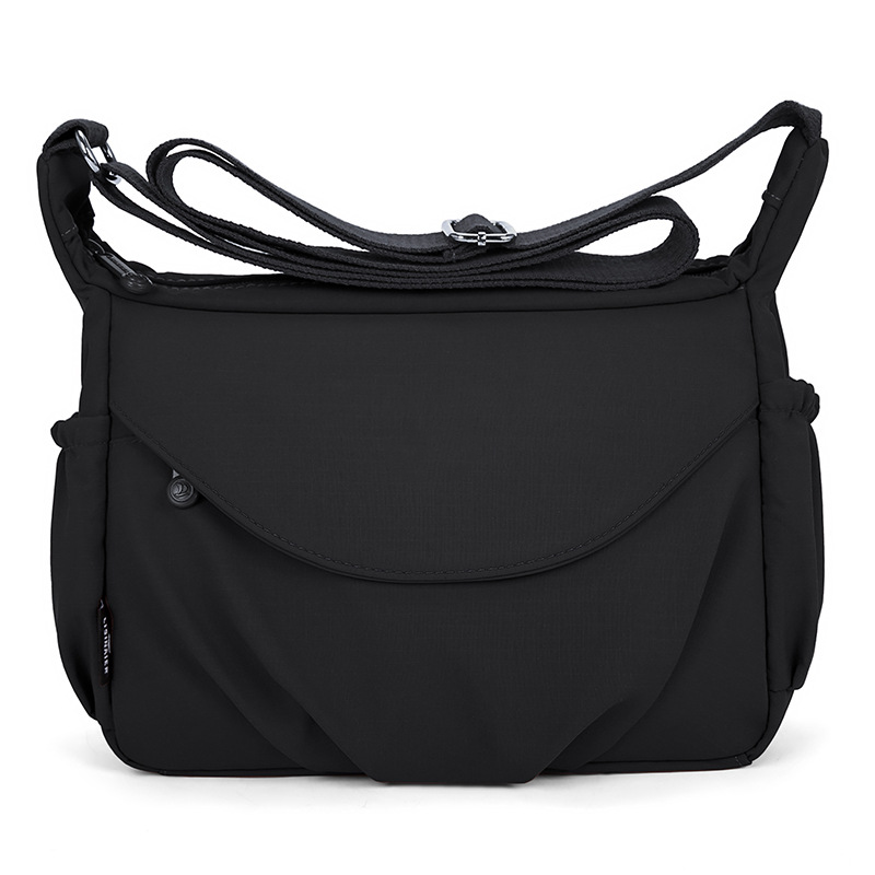 Sikker og stilfuld kvindetaske, crossbody design med tyverisikre funktioner.
