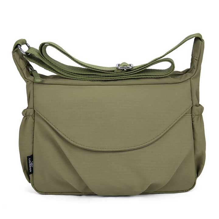Perfekt størrelse crossbody taske til kvinder, hverken for stor eller lille.
