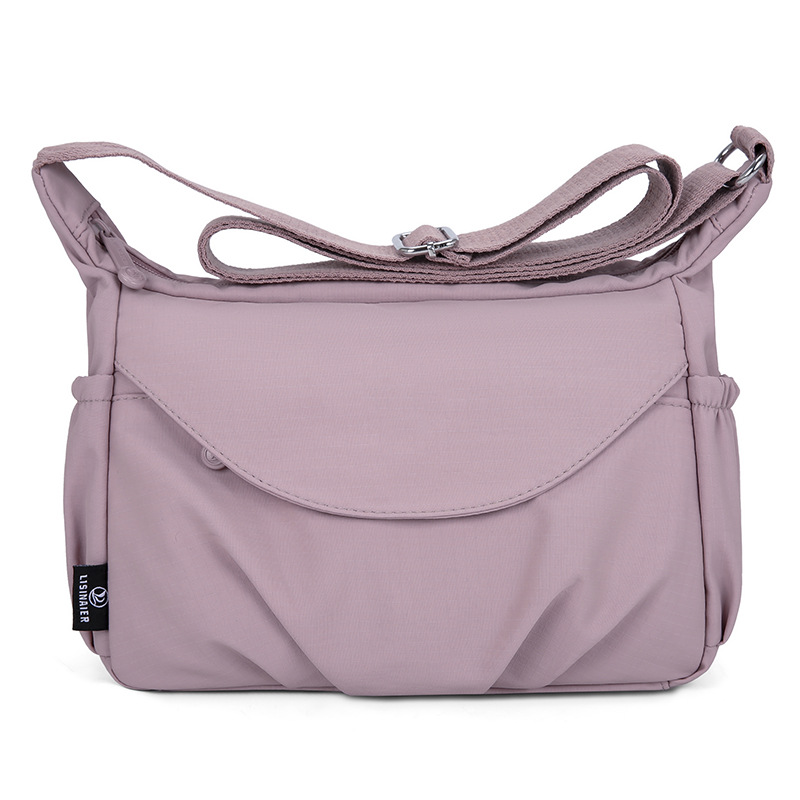 Kvinders praktiske crossbody taske med justerbar strop for individuel pasform.