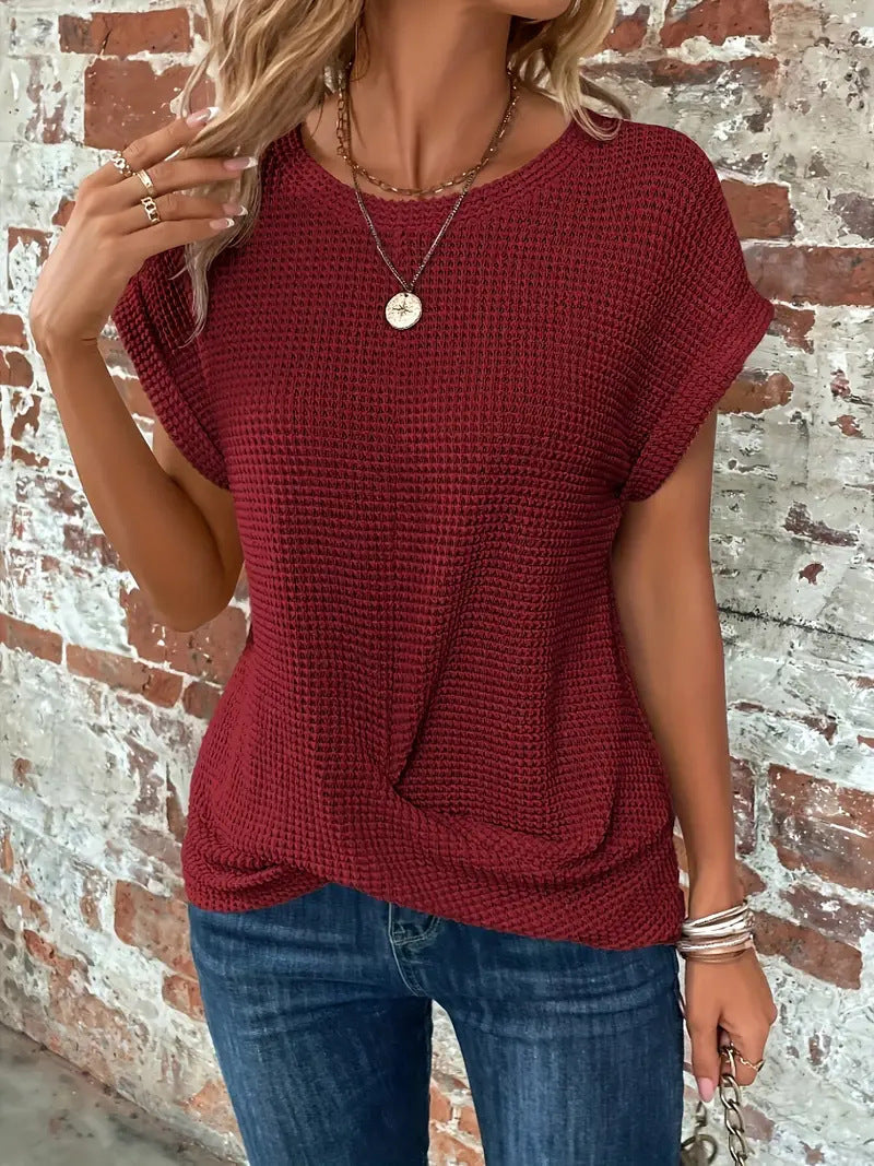 Casual kvinders vaffel T-shirt med twist, rulleærmer og behagelig pasform. Ideel til alle kropstyper.