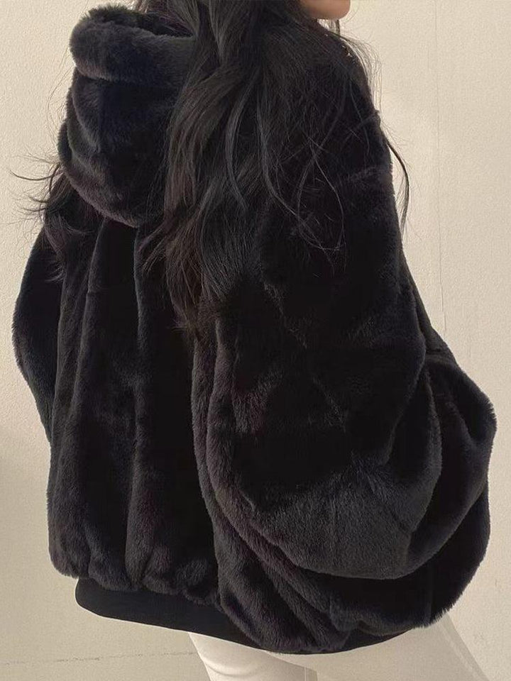 Komfortabel kvinders vendbar bomberjakke med teddy-side. Ideel hverdagsjakke i oversized pasform for afslappet stil.