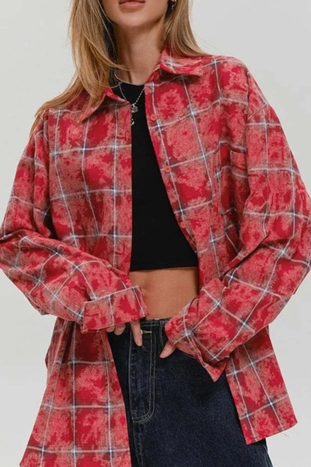 "Kvinders vintage ternet overdimensioneret bluse i blå, grøn og rød, klassisk og elegant design med komfortabel pasform."