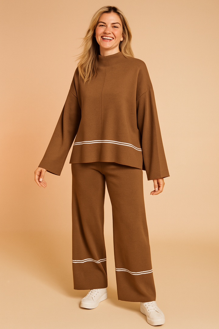 Komfortabelt kvindesæt i kaki med kontrasterende kant. Todelt afslappet sæt, ideelt som loungewear.