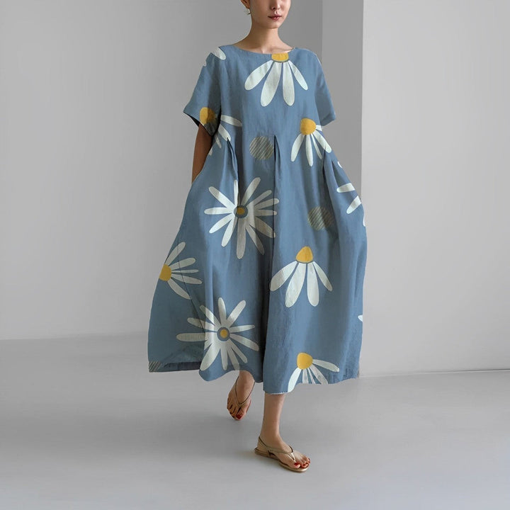 Levende farverig blomstret løstsiddende kjole til damer, med boho chic flair. Komfortabel og let.