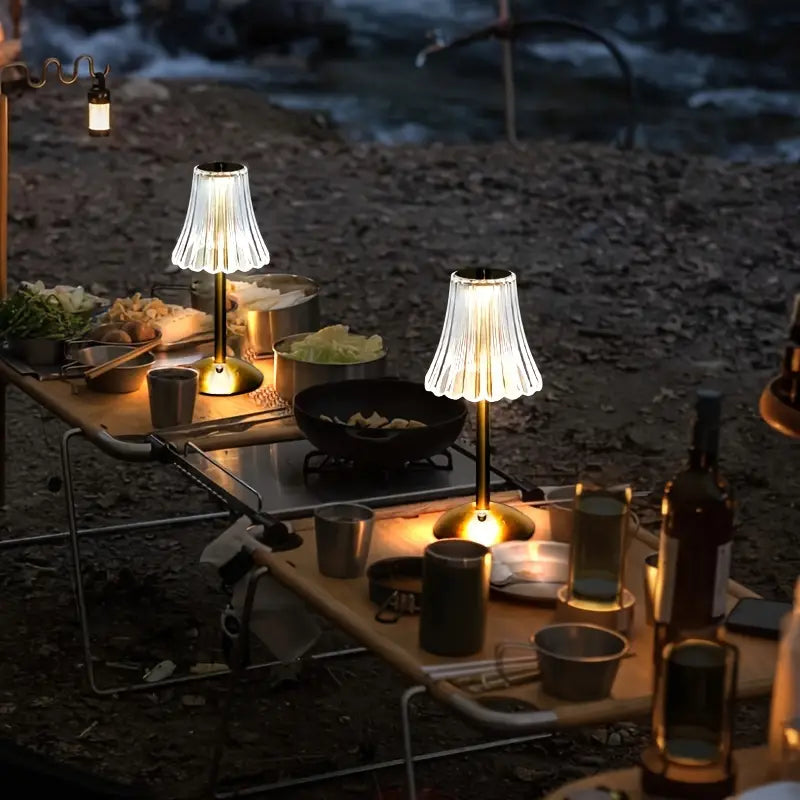 Moderne krystal bordlampe med integreret LED lys og 3 justerbare farvetemperaturer. Perfekt til hjemmet.